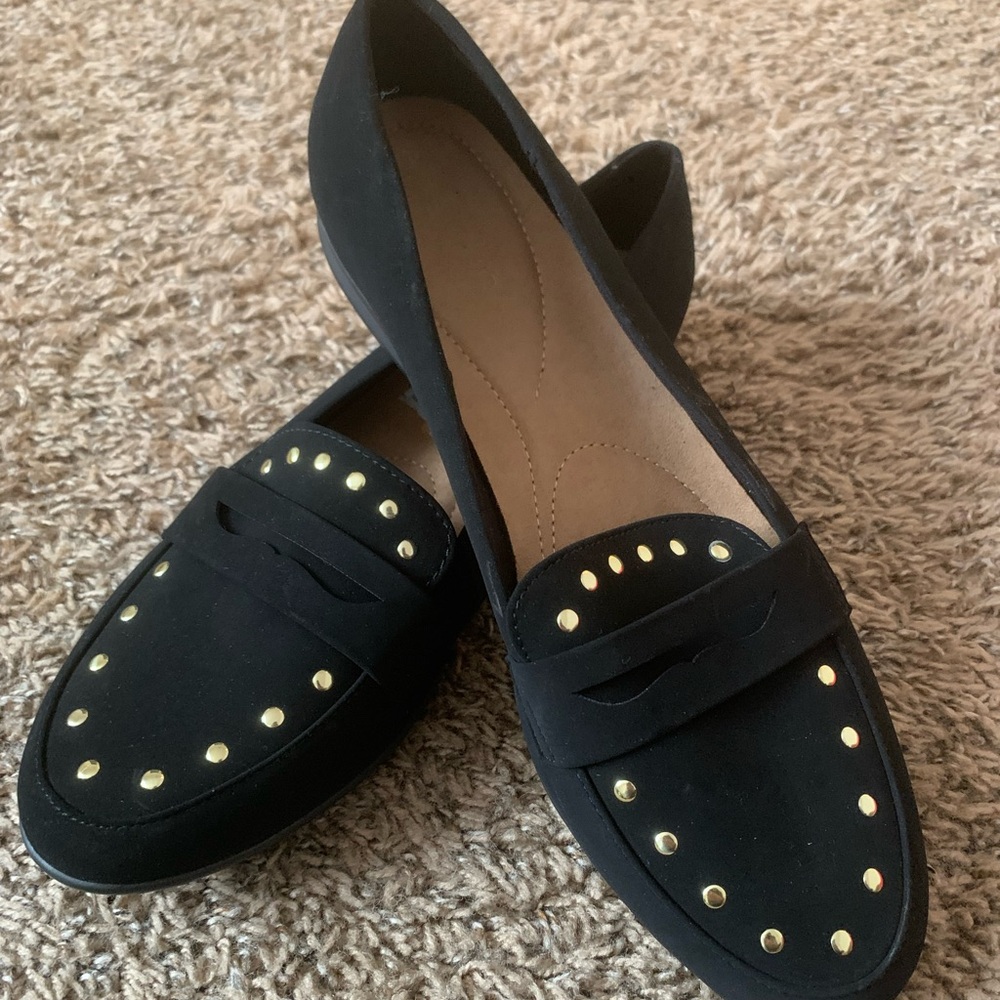 NWOT Women’s Gold Studded Black Loafers Size 10